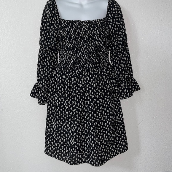 AUW Dresses & Skirts - SOLD! AUW floral ruffled sleeves off the shoulder dress